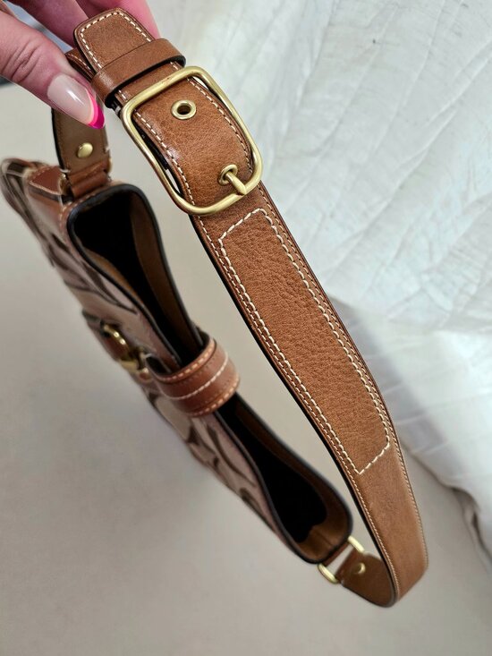 Coach Vintage Signature Jacquard Shoulder Bag | Style D0768 | Leather Trim | Hor - Picture 4 of 16